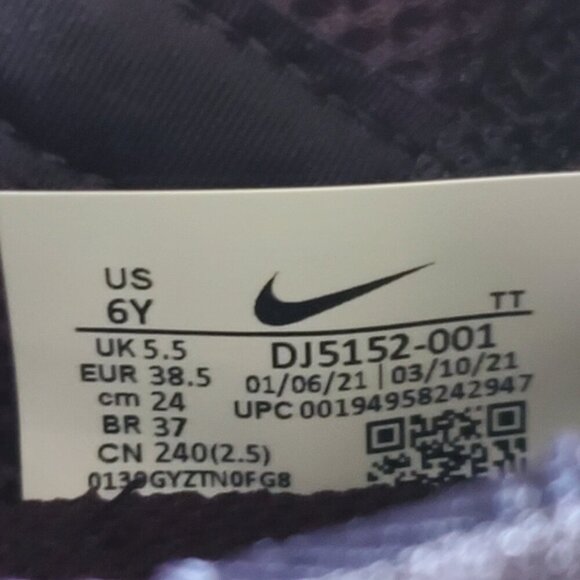 Nike Kids Sneakers in Black, Green, and Pink - Picture 11 of 11